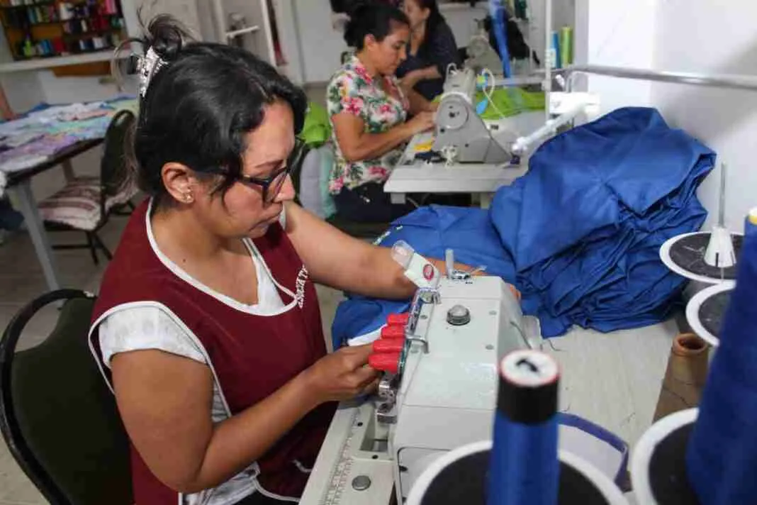 Del taller de confección tradicional al taller digital: Una Guía para Emprendedores